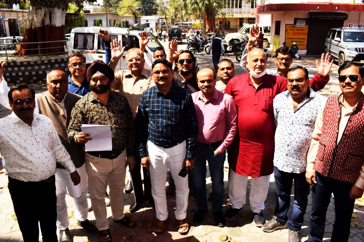 Kiln owners demonstrated against increasing tax on bricks