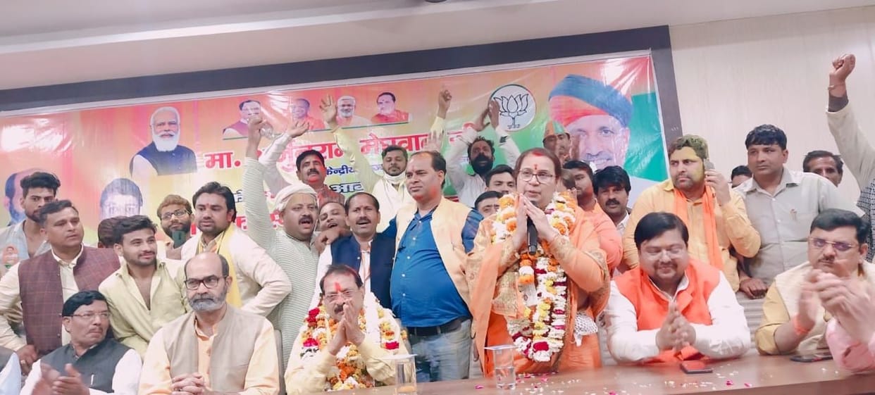 Hathras: Celebration with the winners, silence for the losers