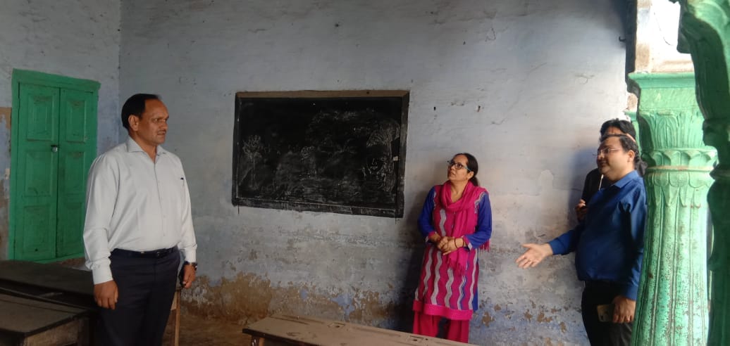SDM arrived to inspect the dilapidated building