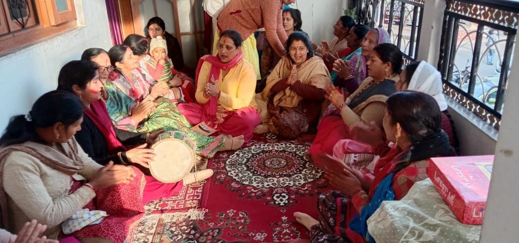 Such clumsy chunar gayo tore, laughter gave me gari...