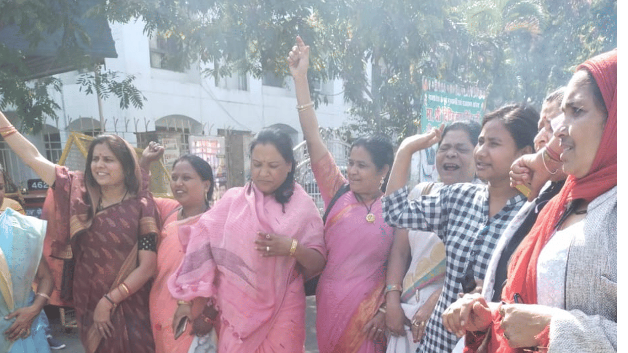 Demonstration of MP Mahila Congress: Demand for resignation from CM over sexual harassment of 100 girl students of NLIU