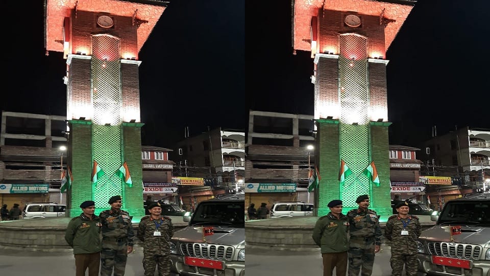 Army's Northern Command Chief Lieutenant General Upendra Dwivedi reached Chinar Corps
