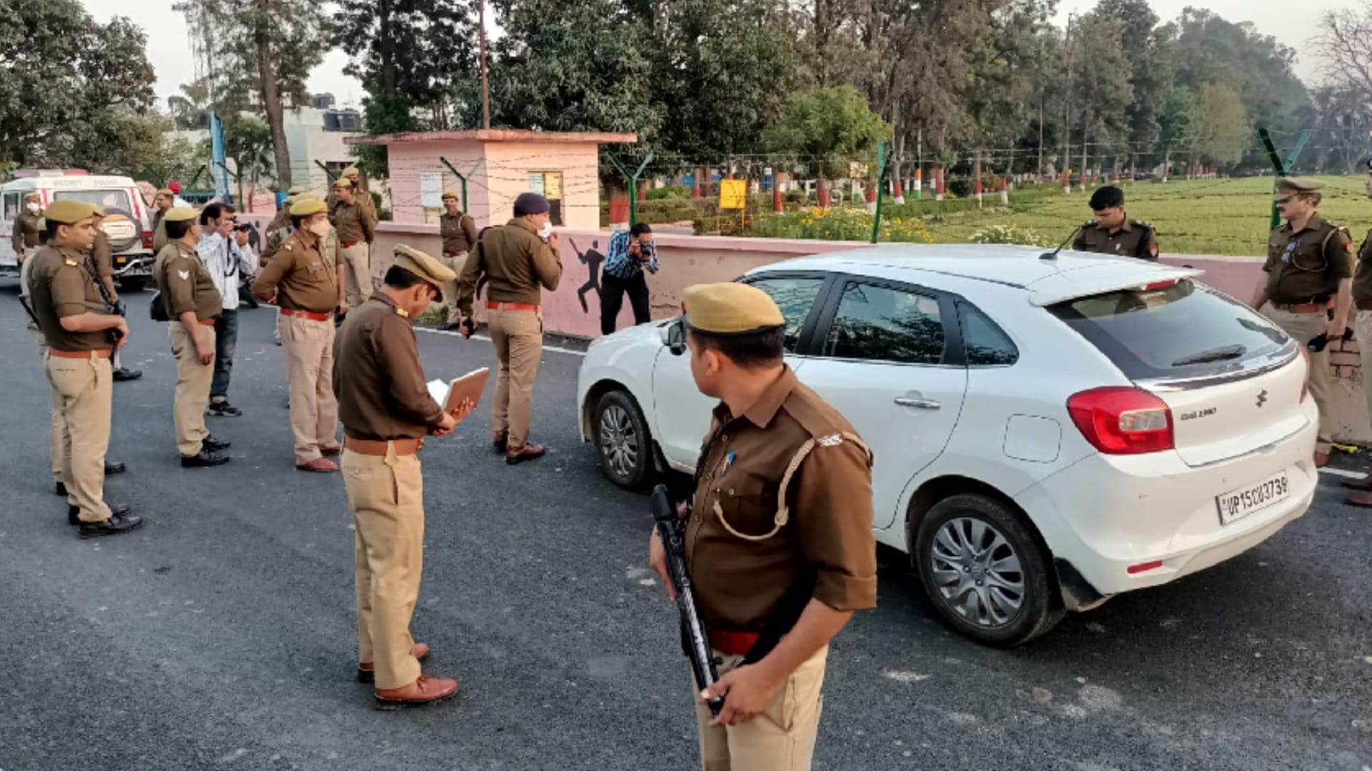 Meerut Crime News: Three accused arrested by police in case of firing on Professor Rajbeer Singh by shooters of Udham Singh in University in Modipuram