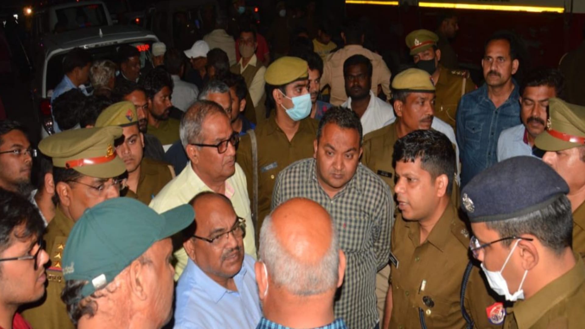 Meerut Crime News: Three accused arrested by police in case of firing on Professor Rajbeer Singh by shooters of Udham Singh in University in Modipuram