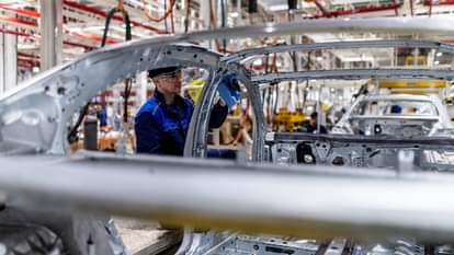 Ukraine Russia War Update Russia Ukraine war could threaten German carmaker Mercedes-Benz assets worth over 2 billion euros