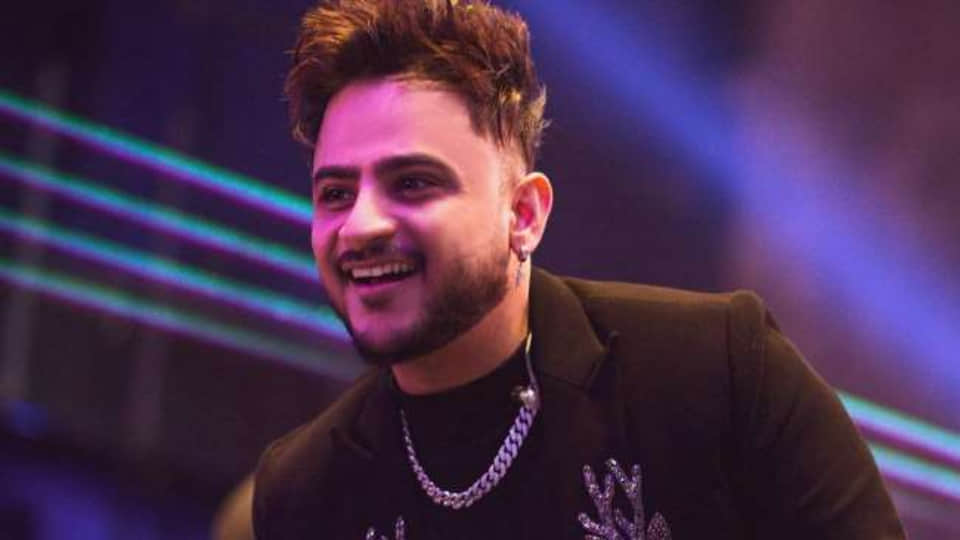 punjabi singer Millind Gaba to tie the knot with girlfriend pria beniwal on 16 april 2022 know the singer weeding plan