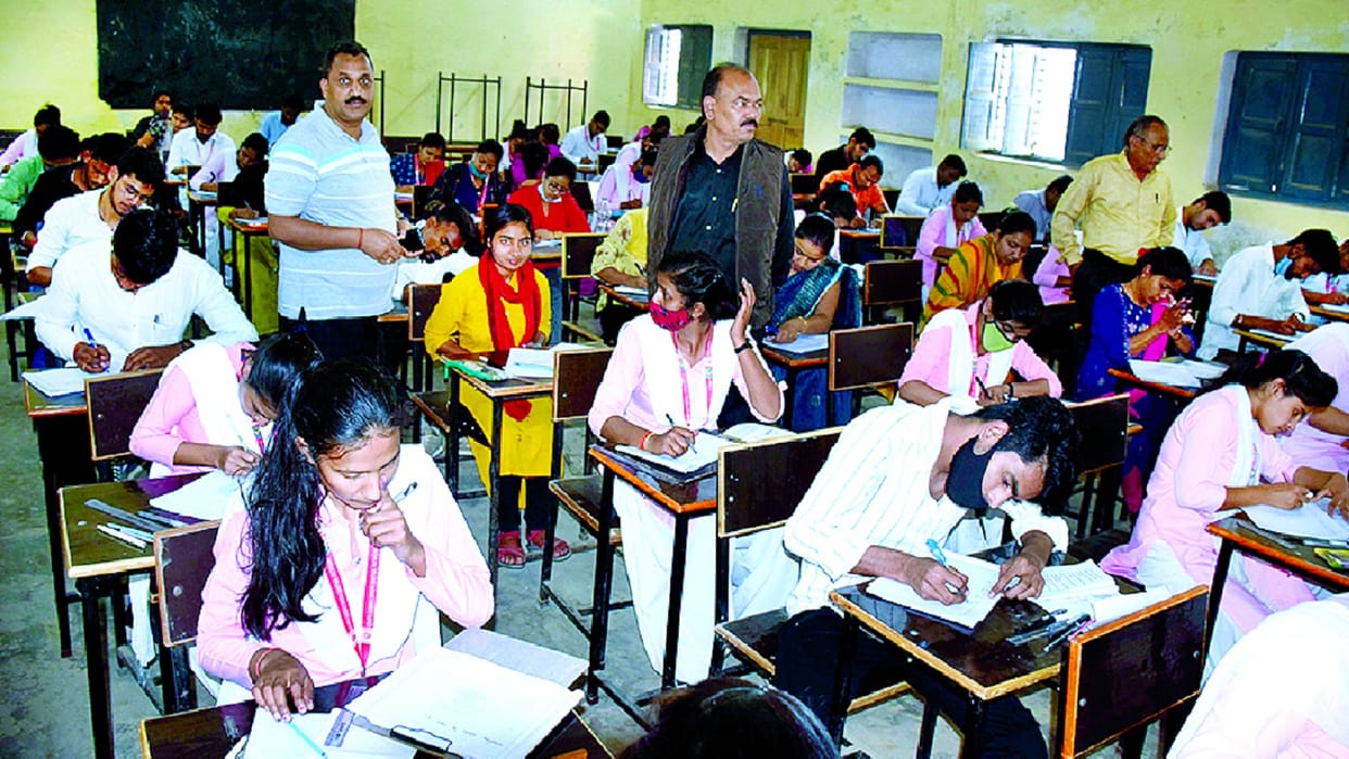 State University: Odd semester examination begins, 26 copycats caught on the first day