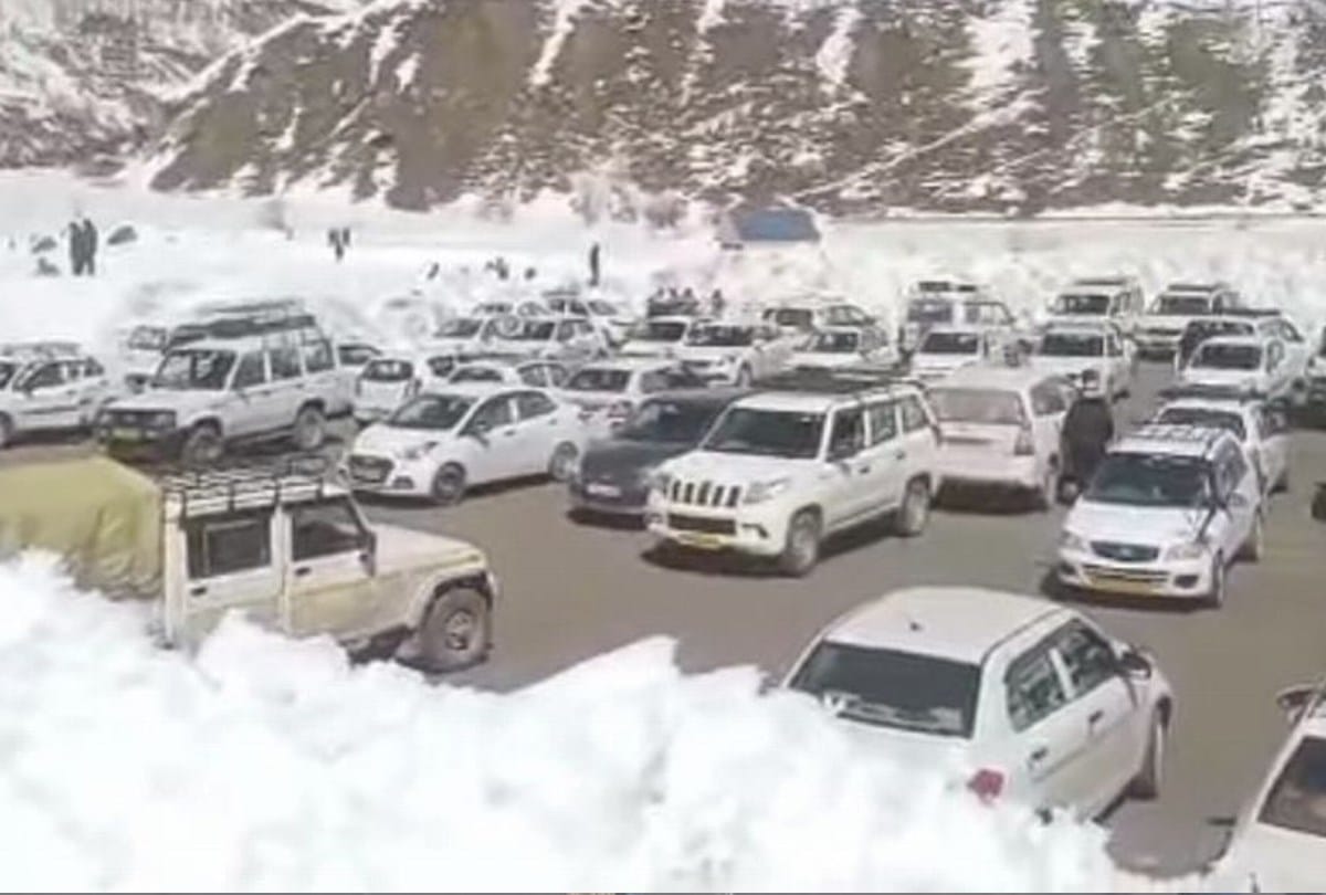 Tourists enjoy snow covered mountains in lahaul sissu Atal Tunnel Rohtang