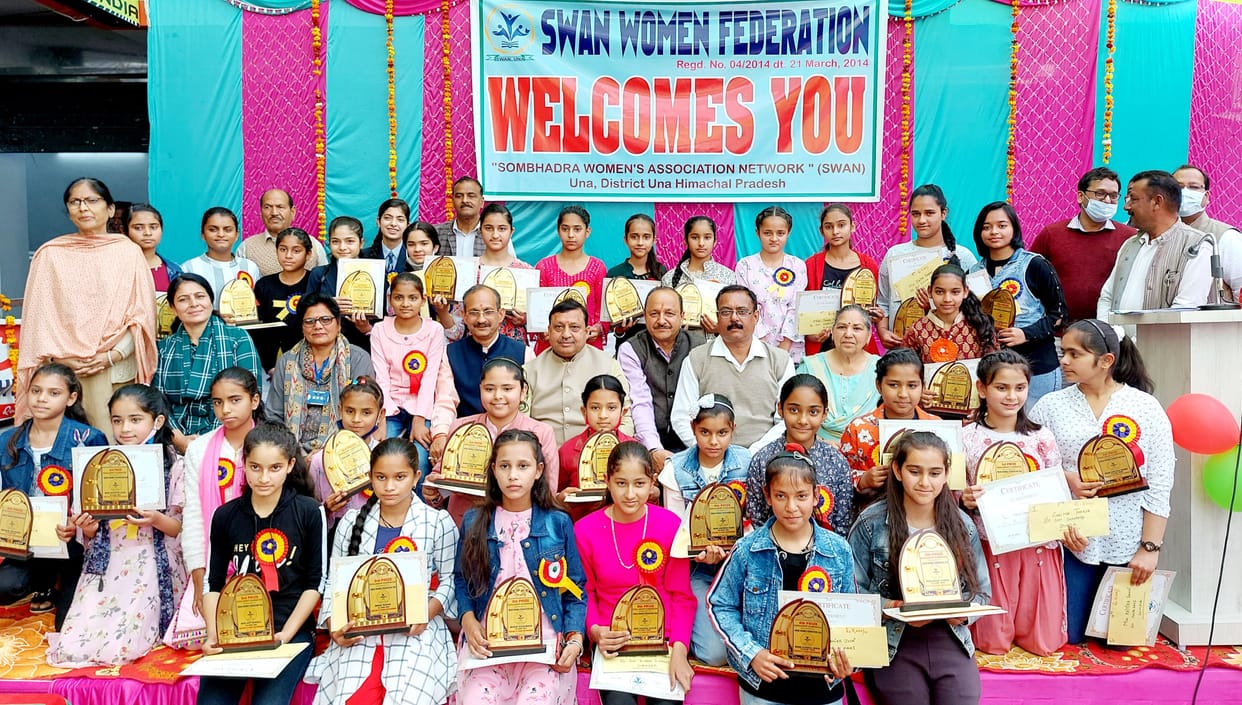 Swan Woman Federation distributed scholarship of 1.79 lakhs
