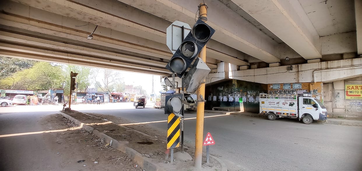 Traffic lights damaged at two places on National Highway-44, Kurukshetra