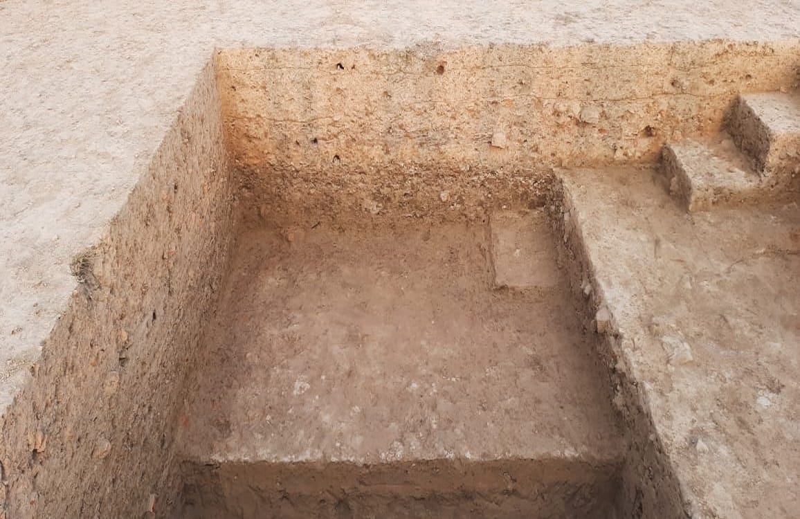 ekmukhi  shiva temple in varanasi Babhaniyav thick earthen mound of flood deposits found which is  evidence of 2200 years