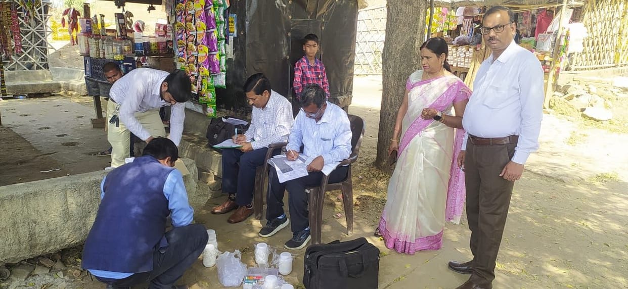 auraiya news,Caught five quintals of adulterated lost, destroyed after filling the sample