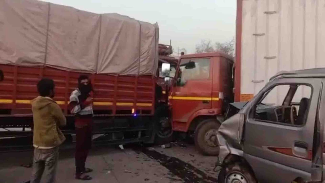 Road accident in Kannauj, eight people injured