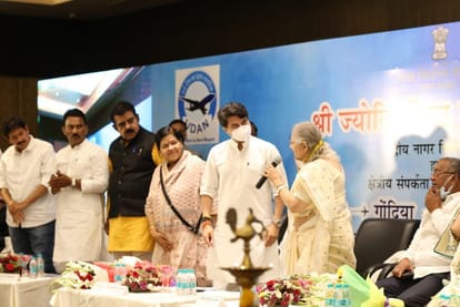 Indore-Gondia-Hyderabad flight: Scindia flagged off, two hours late on the very first day due to speeches