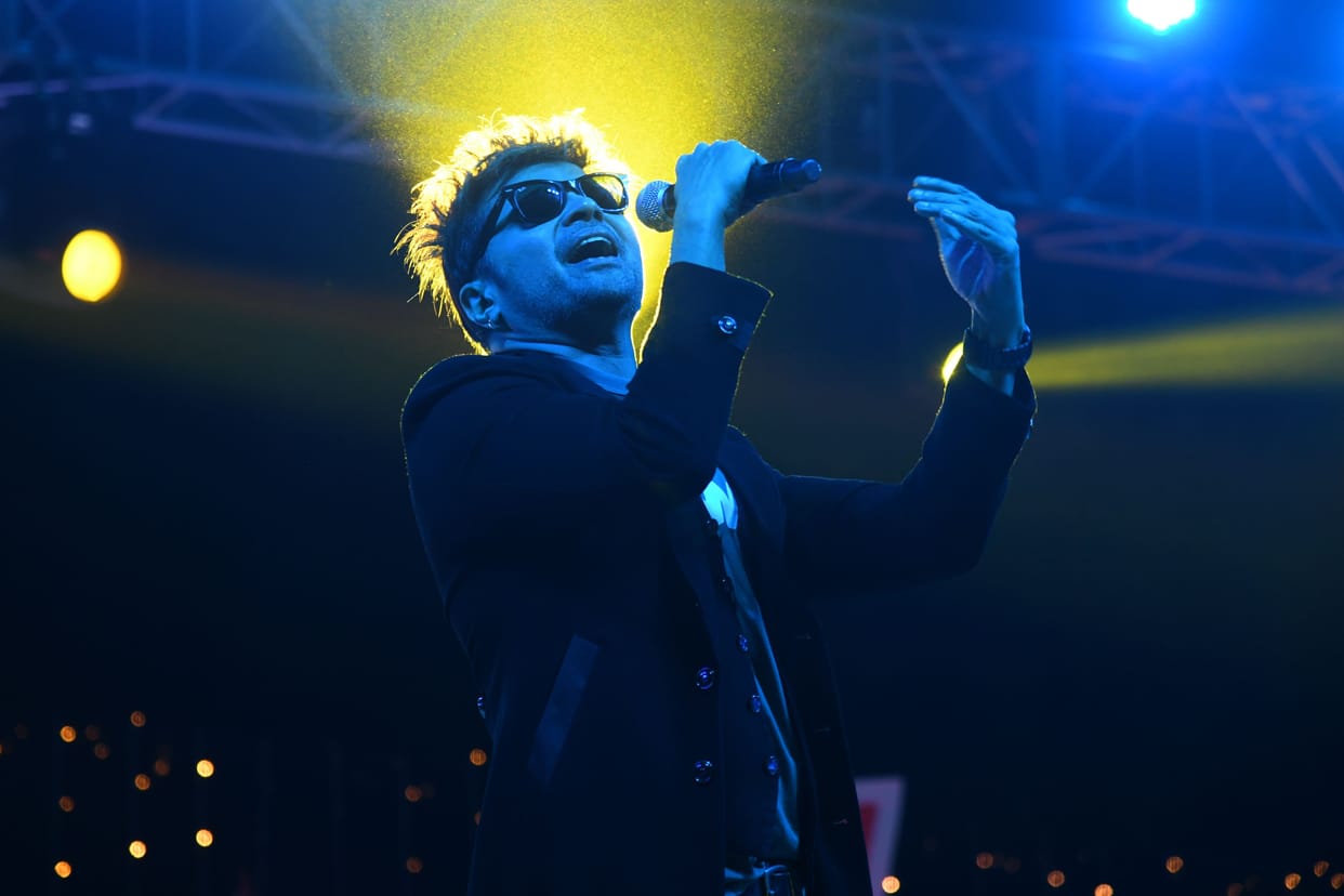 Himesh Reshammiya's voice resonated with the laser valley, the youth danced fiercely