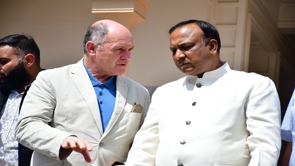 Austrian MPs visited Taj Mahal Agra Mayor welcomed by the culture of Braj