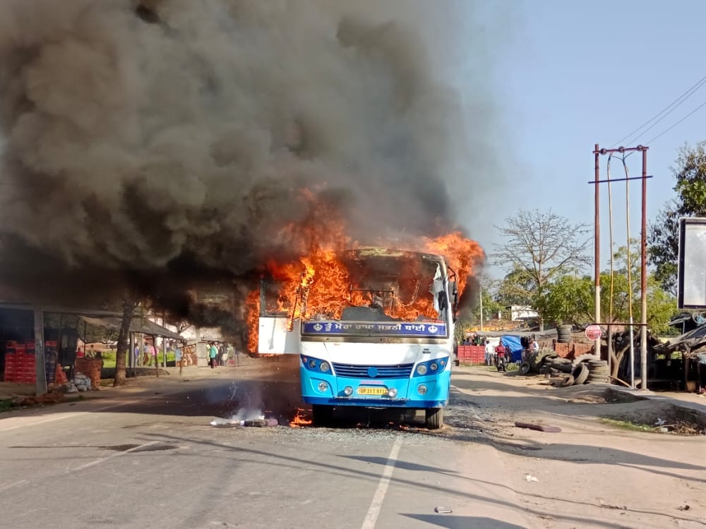 A moving bus became a ball of fire on the middle road
