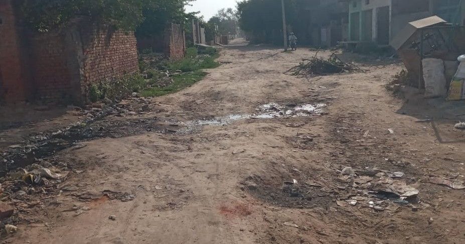 Hathras: Navipur connectivity road connecting Agra-Aligarh and Mathura is in bad shape