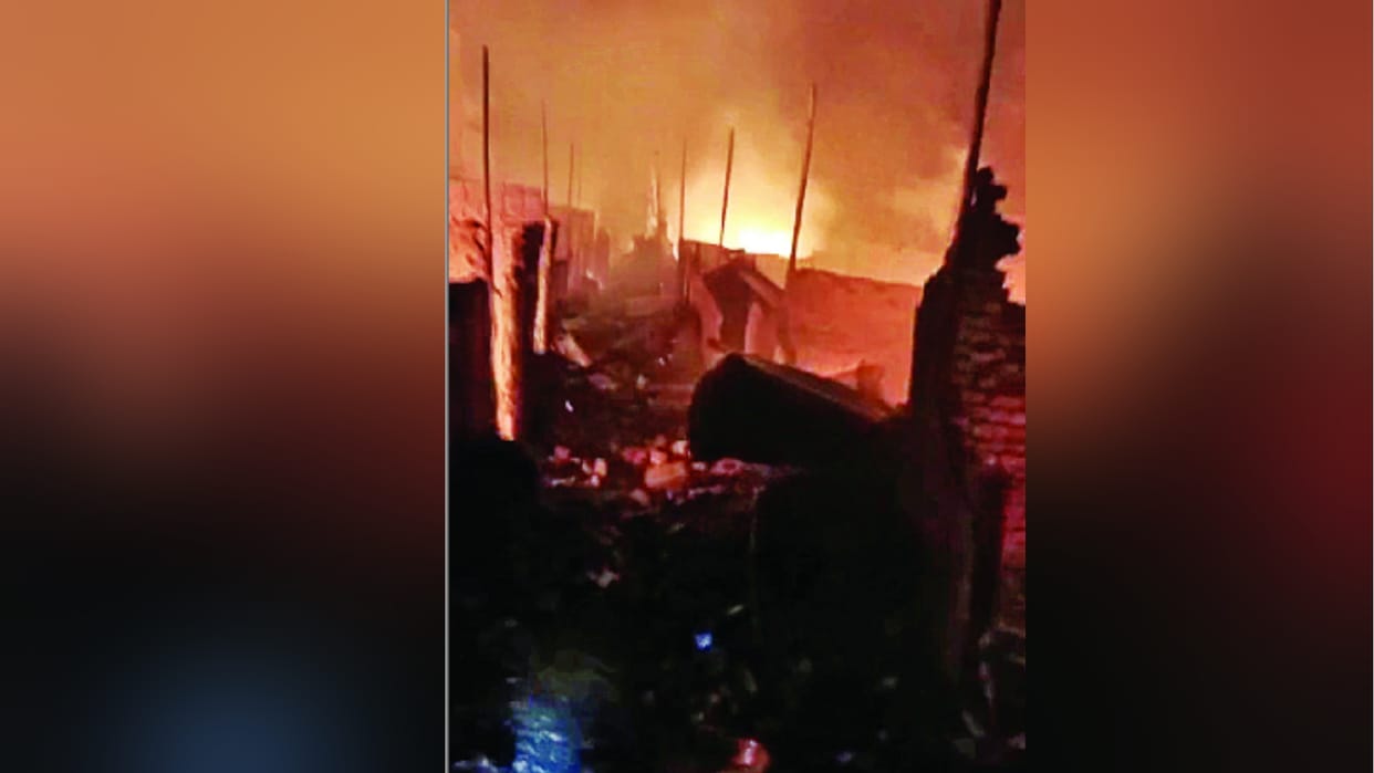 Delhi : Fire breaks out in a factory in Keshav Puram area
