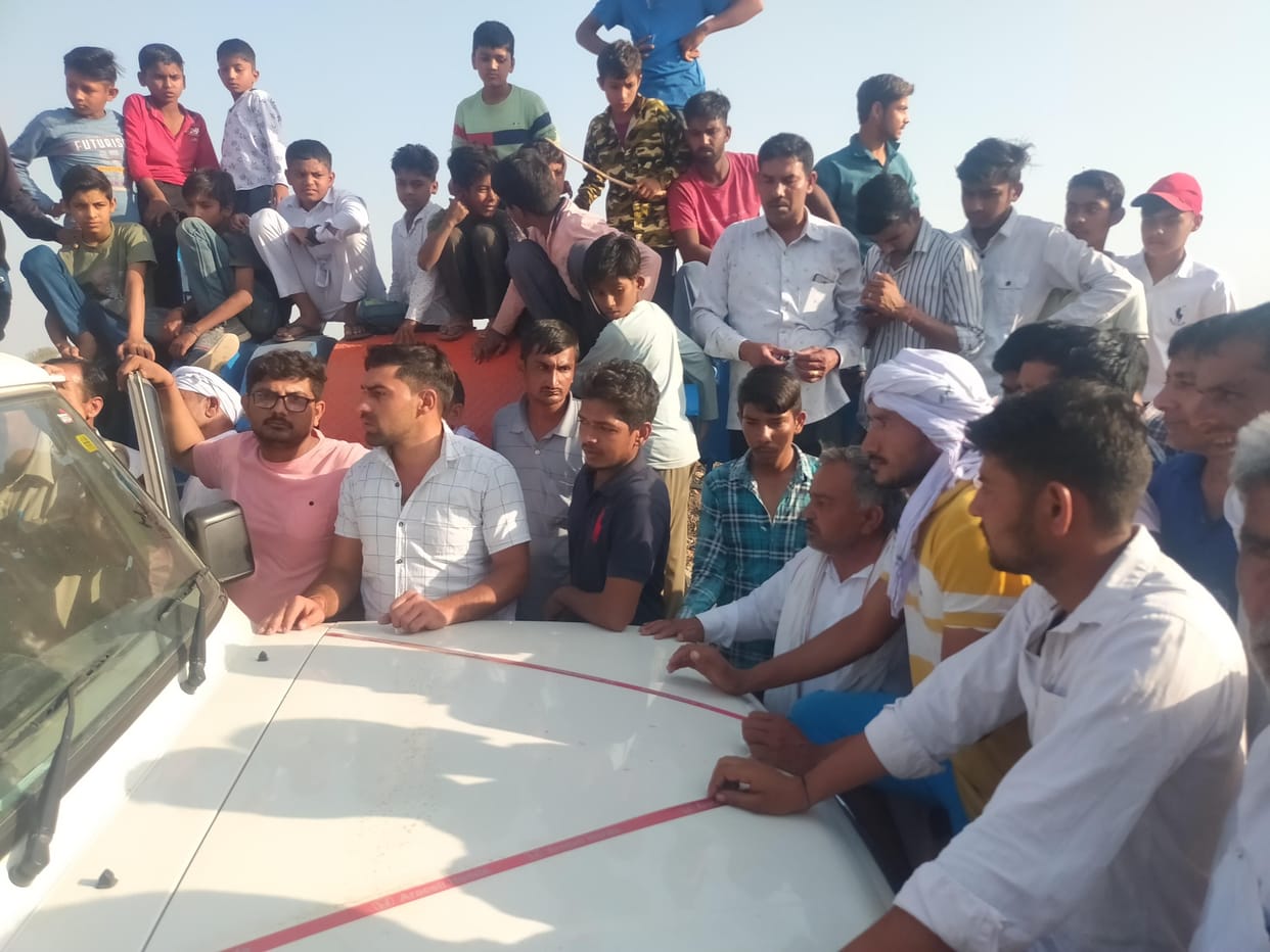 Villagers of Putti Mangalkhan protest against laying gas pipeline