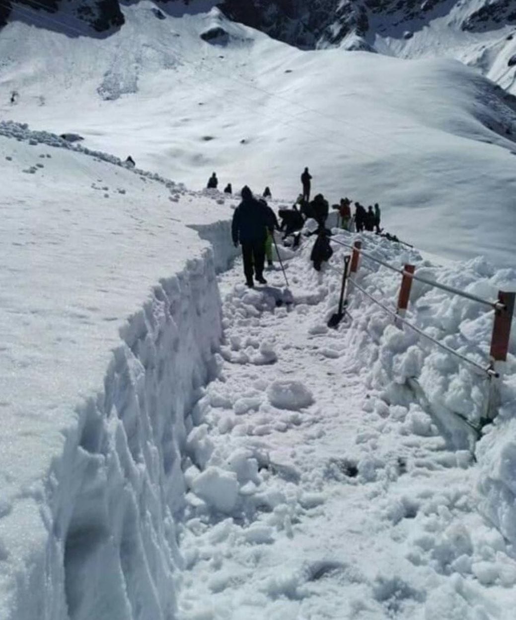 Power lines and poles damaged in Kedarnath