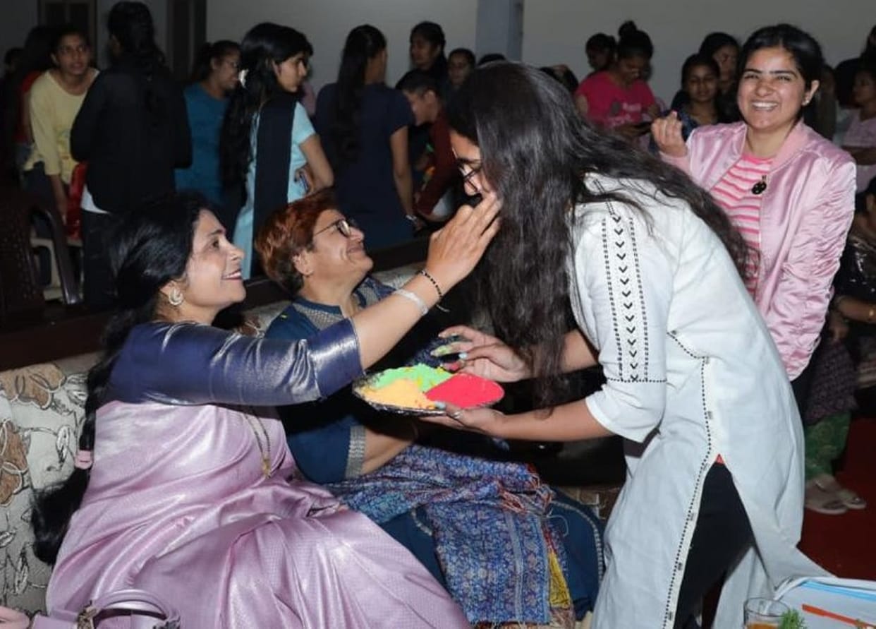 Hearts meet on the day of Holi..., Kurukshetra