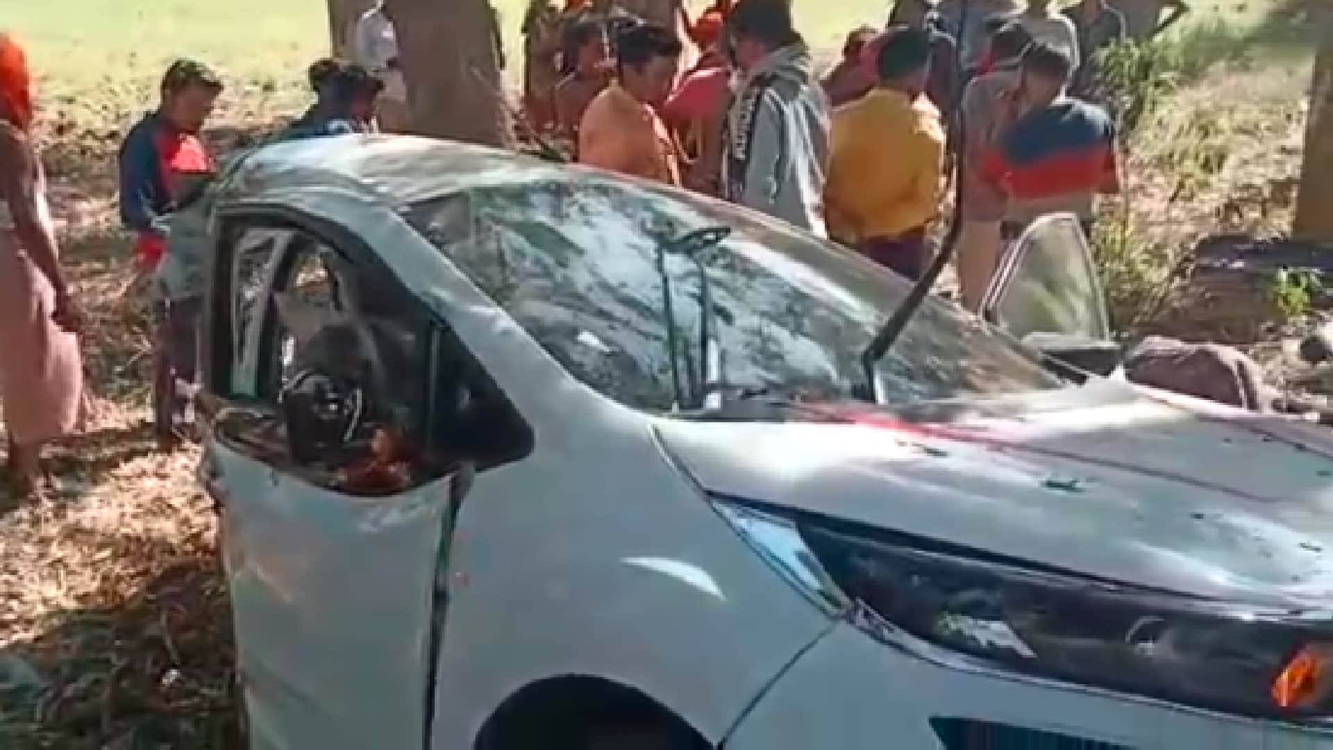 Accident in Anuppur: Car collided with a tree and split into two, three youths going to Amarkantak died on the spot