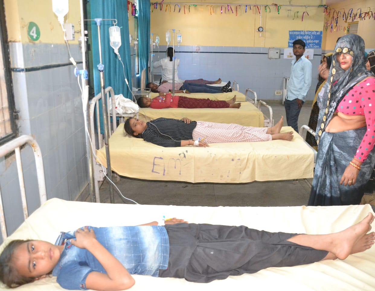 Kanpur Dehat : 11 children's condition deteriorated after consuming albendazole, admitted to district hospital