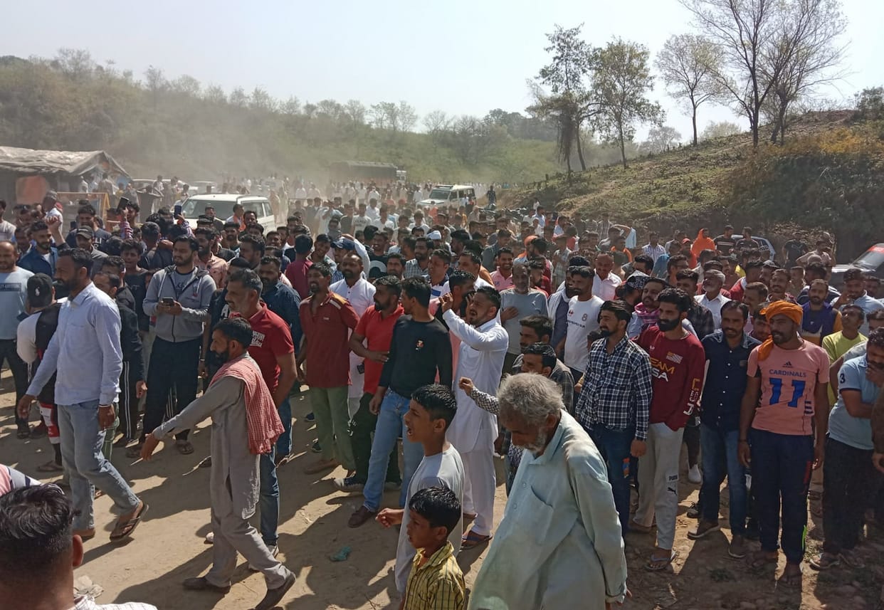 people protest front ofbath soap  industery in gondpur