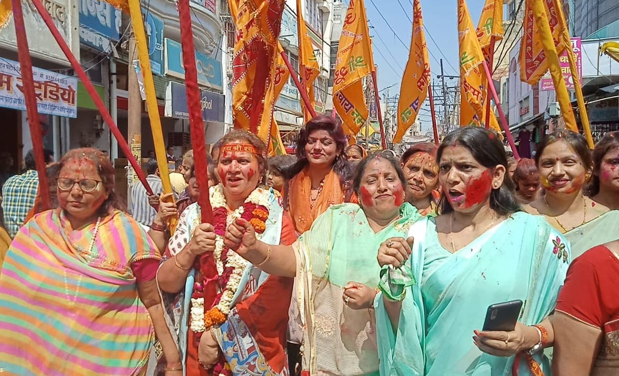 Flowers, perfume showered in Shyam Baba's trail journey