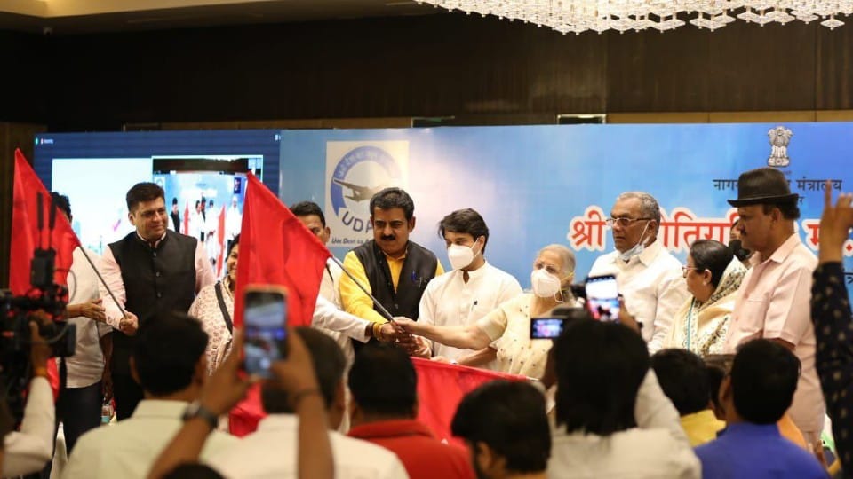Indore-Gondia-Hyderabad flight: Scindia flagged off, two hours late on the very first day due to speeches