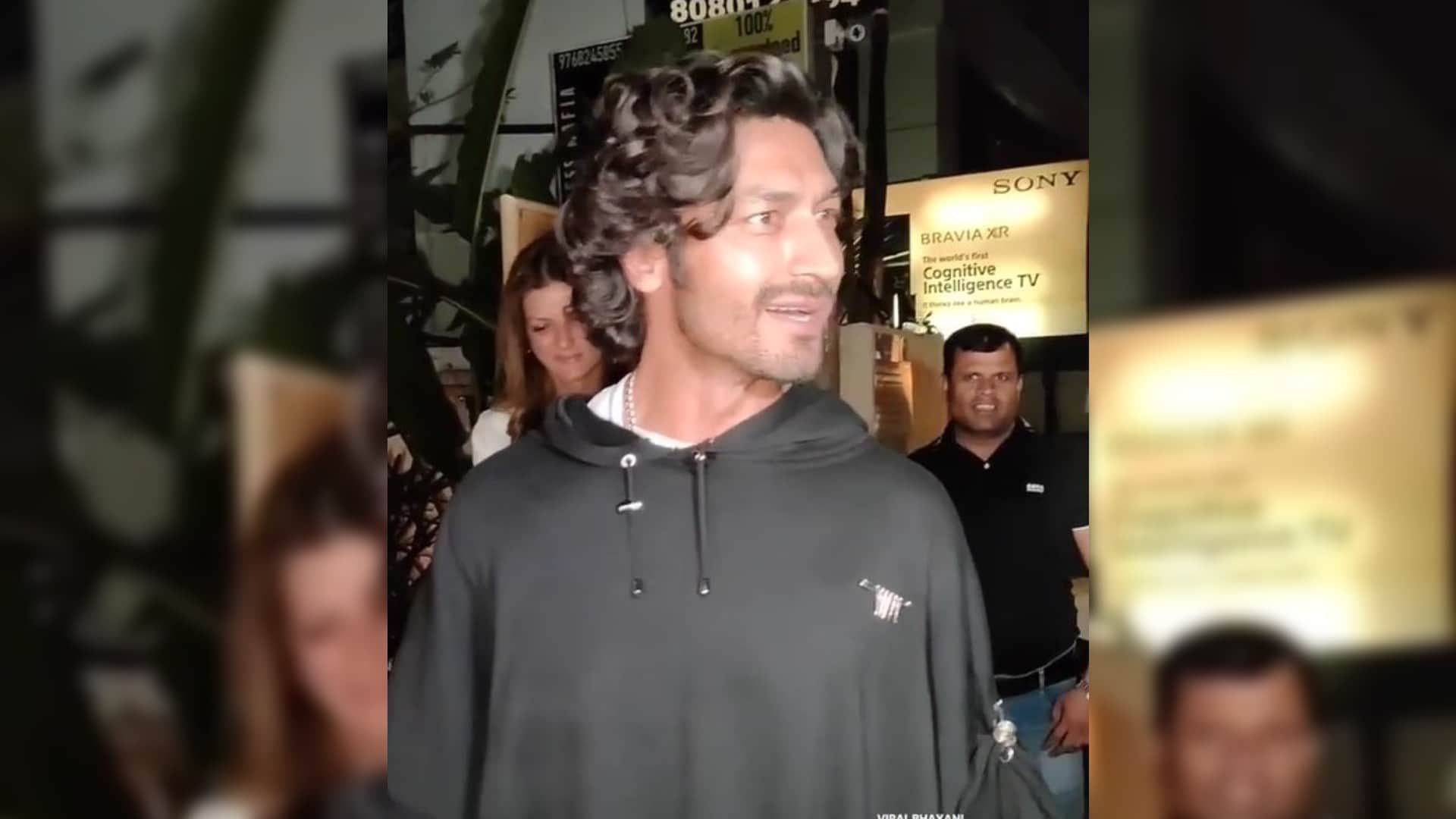 Vidyut Jammwal gets trolled for  his weird pants designing by girlfriend Nandita Mahtani