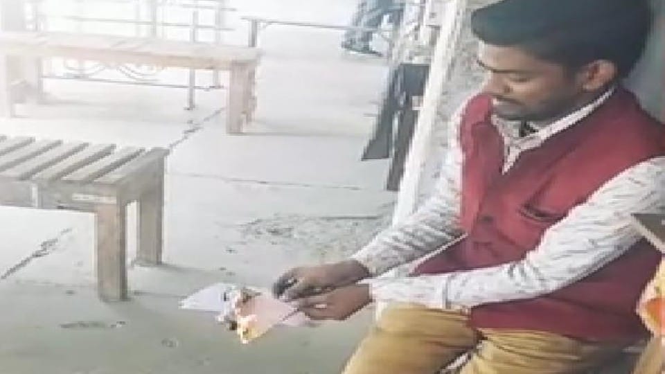 Karhal young man burnt educational certificates after the BJP victory in mainpuri