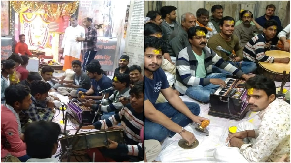 Holi 2022 Giriraj samaj gayan on Mukut Mukharbind Mansi ganga in vrindavan mathura