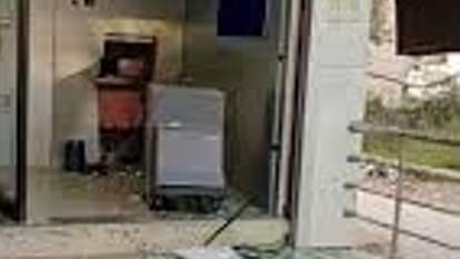 बदमाशों की तलाश कर रही पुलिस।