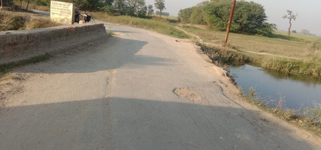 The railing of the culvert is broken, there is a danger of accident