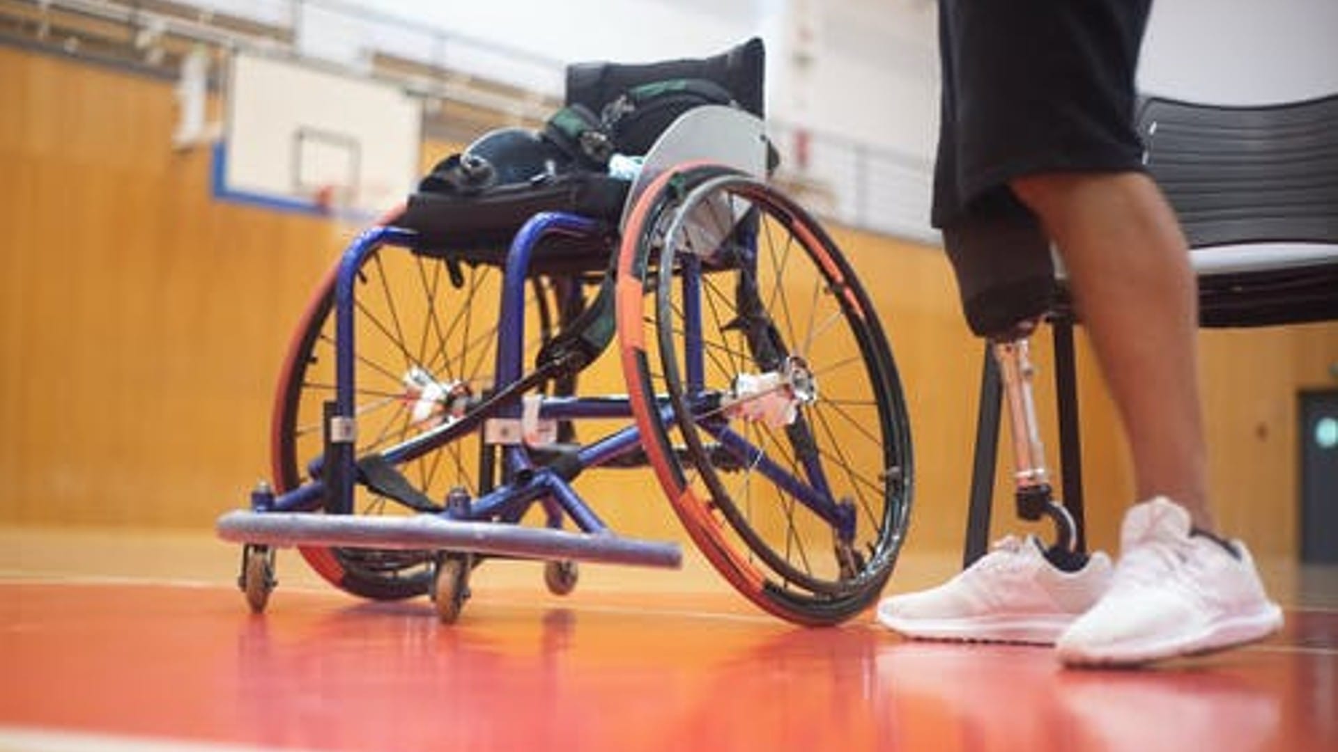 prosthetic leg of person lost in the park reward will be given to the one who finds it