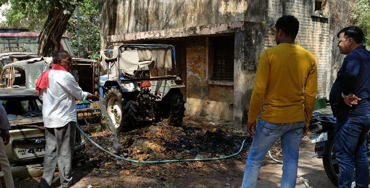 Kotwali's generator caught fire, vehicle burnt