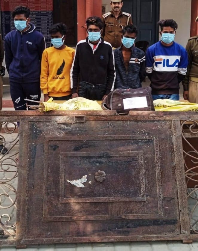 Five thieves arrested, stolen goods recovered