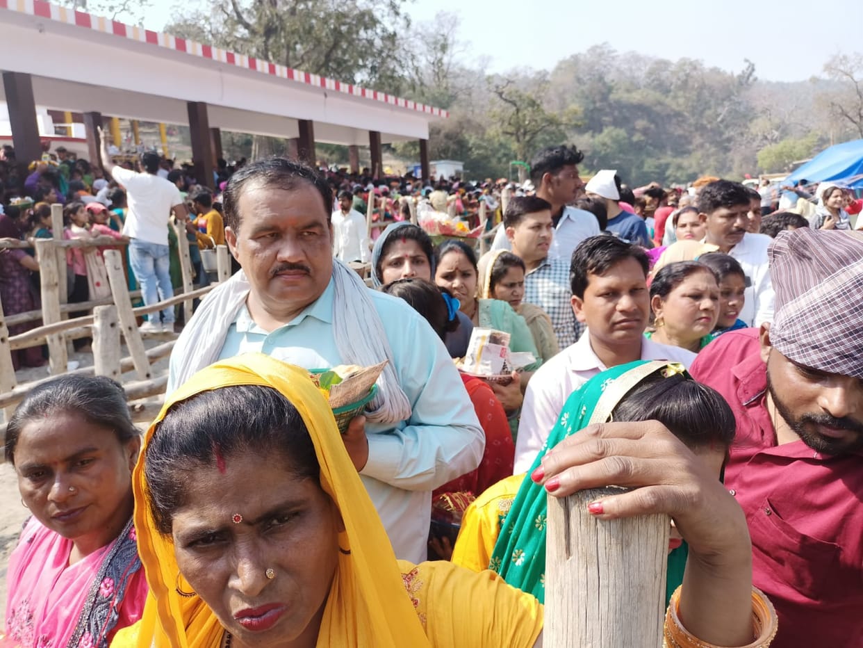 Crowd of devotees gathered in the court of Siddha Peeth Shakambhari