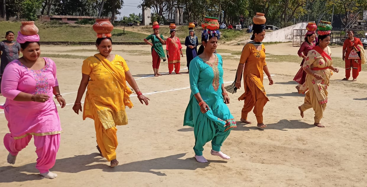 Sweety in 100 meters race, Raman tops in Matka race