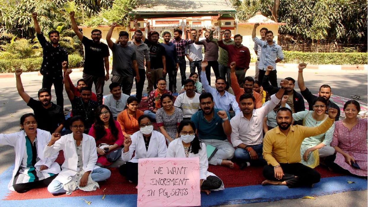 Ayurveda Faculty BHU medical students protest for increase PG seat