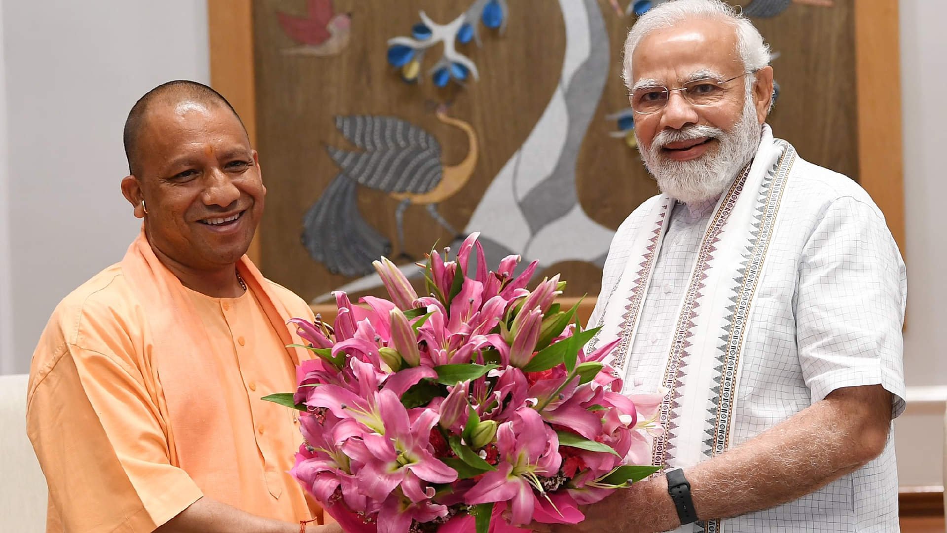 योगी आदित्यनाथ और पीएम मोदी।