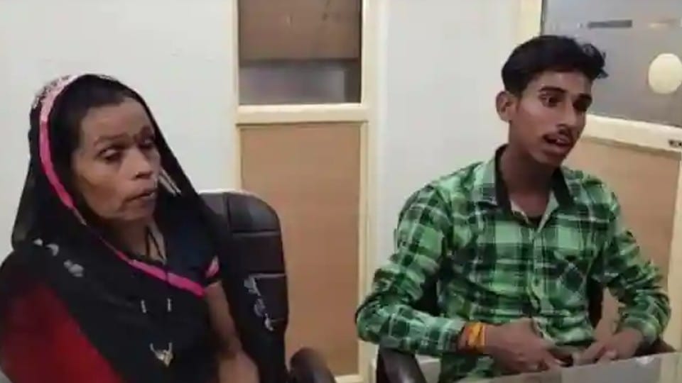 Madhya Pradesh: Tea seller in Ujjain became a millionaire, crores of rupees came in bank accounts, police is investigating