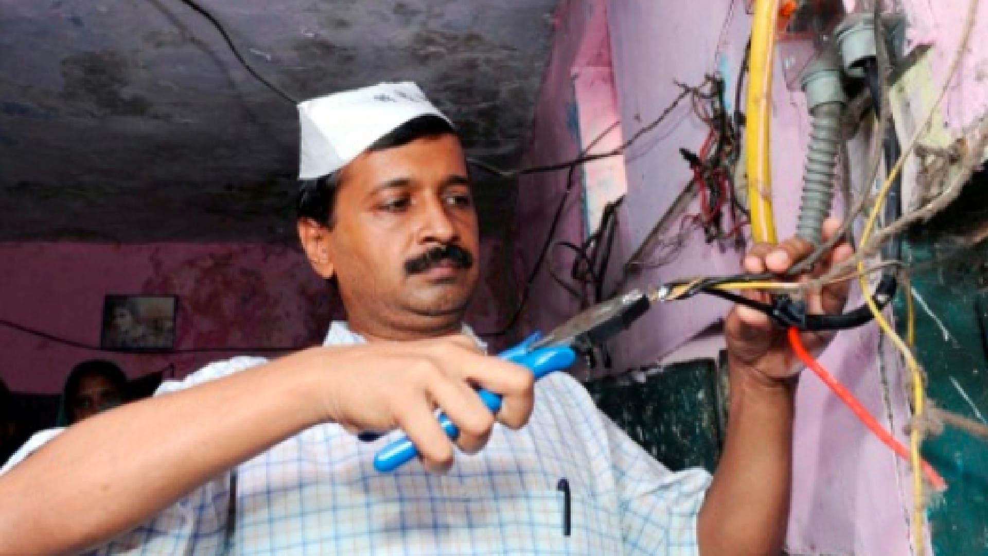 Preparation for 2023: Electricity relief from Kejri, Bulldozer from Yogi, loan waiver from Congress; Shivraj played his master stroke