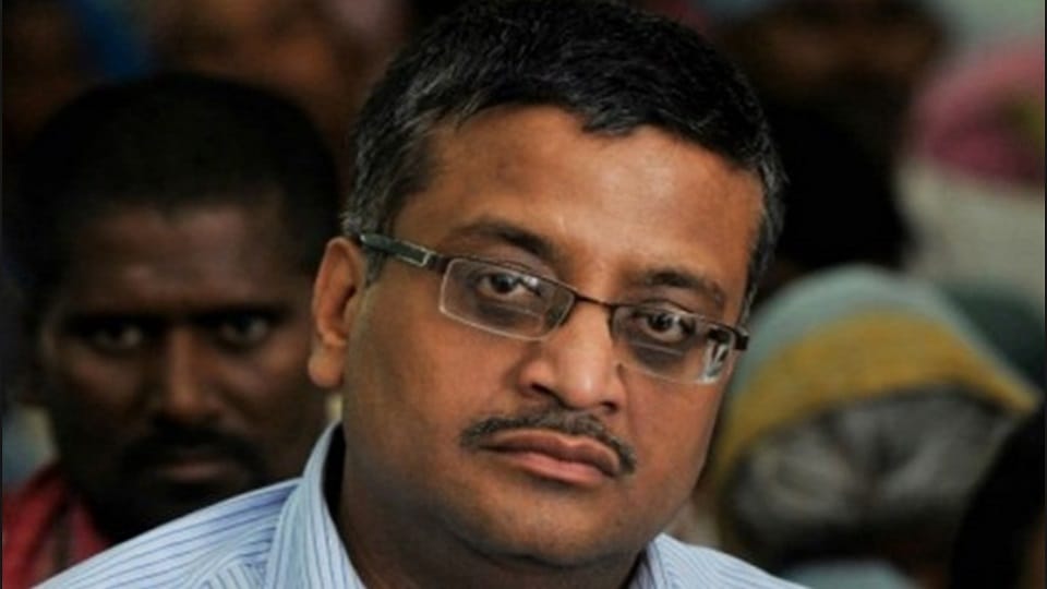 IAS officer Ashok Khemka tweeted over corruption