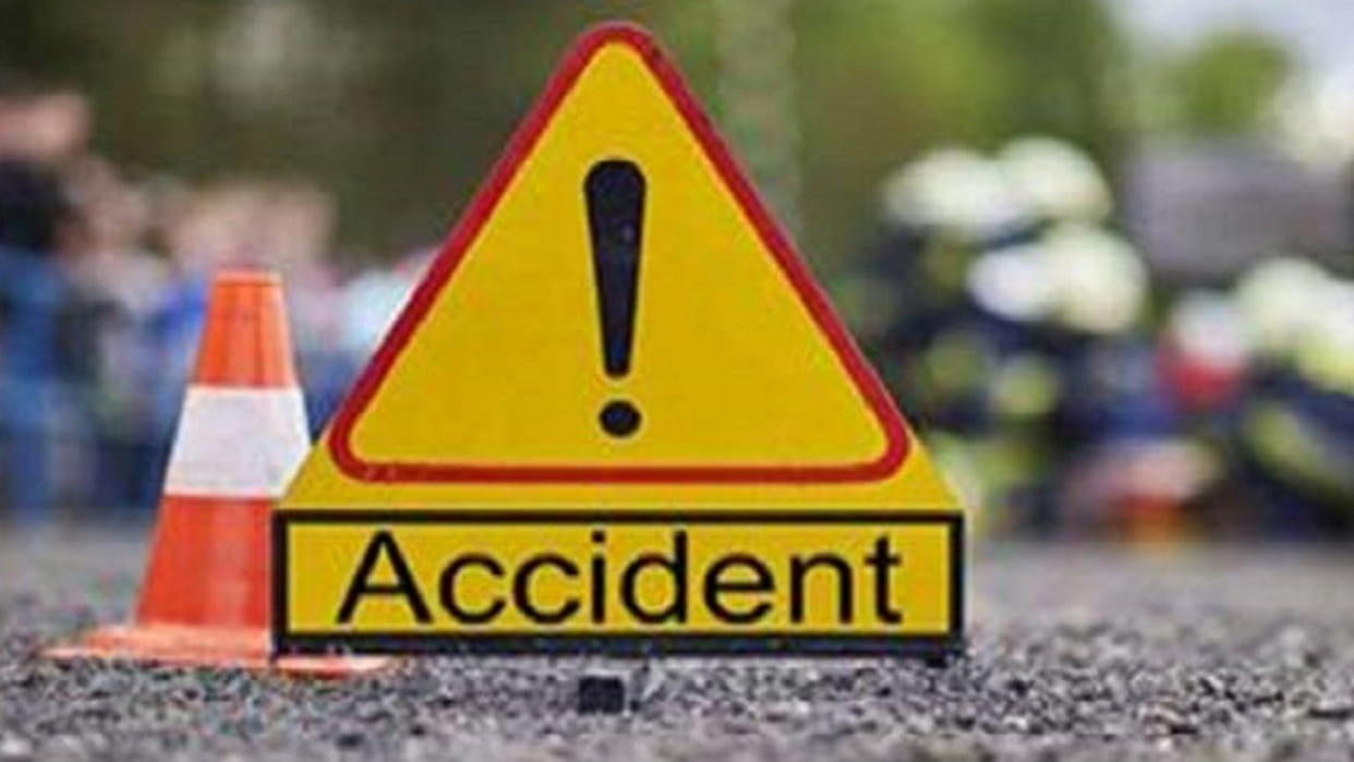factory wall collapsed in Giridih leaving 3 people dead road accident in Ramgarh left 8 seriously injured