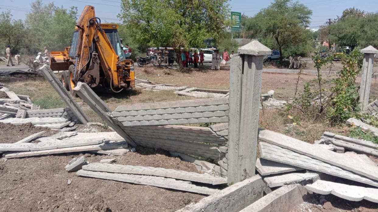 Bhopal: Major action of district administration on encroachers, removed illegal encroachment on land worth more than 8 crores