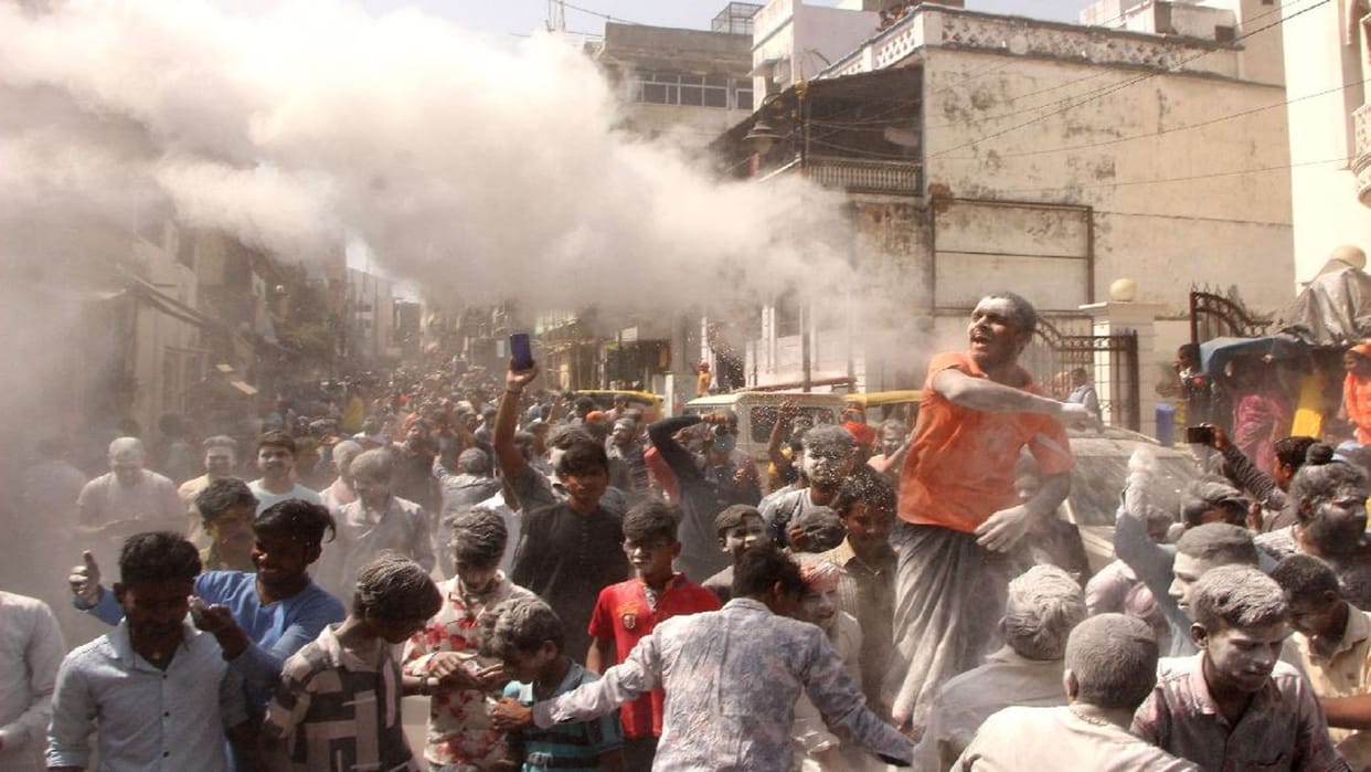 Masane ki Holi Scholars and saints of Kashi angry on Holi of Chita Bhasma