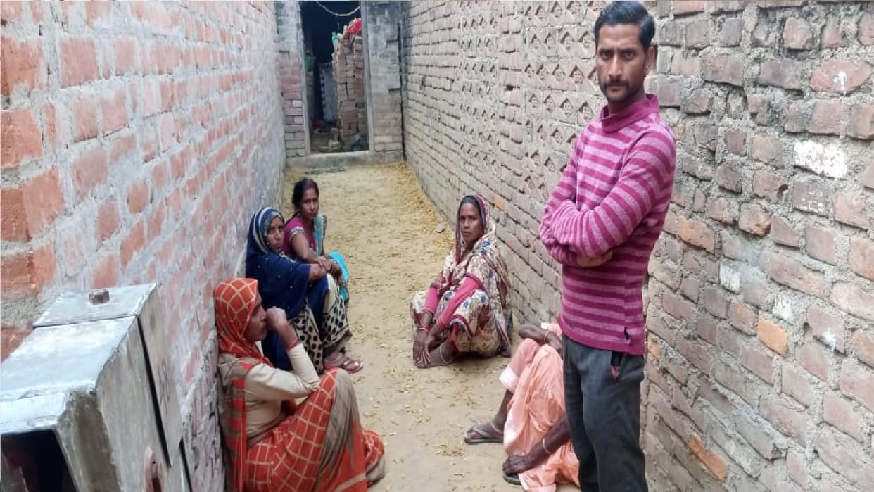 dead body of couple found hanging in house in Bilhaur Kanpur